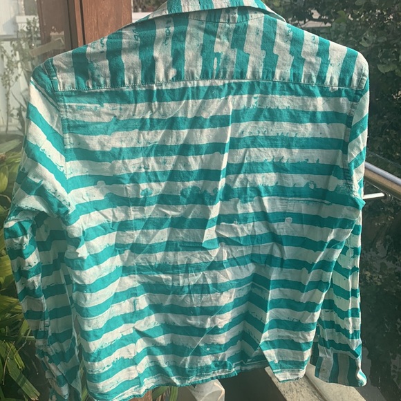 CUTEST CROPPED SHIRT EVER. tie-dye look. light as a feather. - Picture 7 of 8